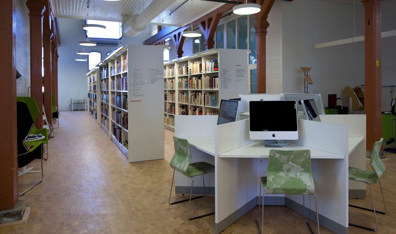 Biblioteket, interiör.